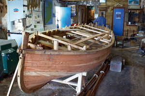 Replica of a nineteenth century batel under construction at
the Ontziola Centre for Research and Construction of Traditional
Vessels in Pasaia. The vessel is being built as part of a programme
to recover typical Basque vessels.
