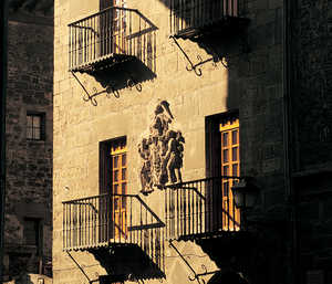 Detalle de la fachada de las casas de Ondartza (Bergara)