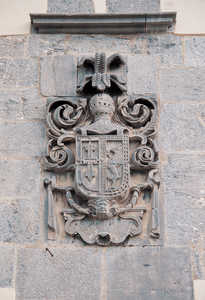 142.	Escudo de armas de Alkiza Lete (Alkiza) y reloj de sol de principios del siglo XVII.