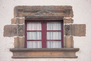 144.	Window from Asteasu with cassicist moldings (17th century).
