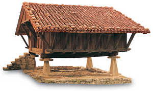 93.	El horreo de Agarre, armado a mediados del siglo XVI, es el ultimo granero elevado de esta especia que se ha conservado en Guipuzcoa. Antiguamente fueron muy frecuentes en el valle del Deba.