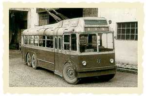 129. A Daimler trolleybus.
