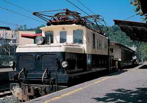 50. Une locomotive lectrique des Chemins de fer Vascongados. 