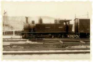 86. Une locomotive de manoeuvre affecte  la gare d'Irn. 