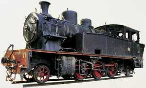 92. Une locomotive en mauvais tat de conservation, en tant que monument  Oati. 