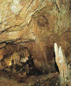 56. Gran sala de entrada en la cueva de Altxerri.© Jess Altuna
