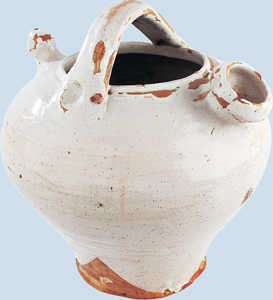 102. Botijo  (two-spouted earthen jar with handle).© Jose Lpez