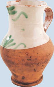 125. Jug with green decoration and footring.© Jose Lpez