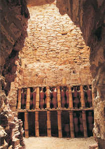 147. Tacas montadas con bodoques y ladrillos en el horno de las Olleras, Elosu (Araba), en el Museo de la Cermica Popular del Pas Vasco.© Jose Lpez