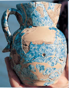 42. Small jug found during excavations of the whaling ship San Juan, from Pasaia, which sank near Saddle Island in Red Bay, Labrador (Canada) in 1565. It is similar to those made in Ixona, Igeleta and Erentxun.© Xabi Otero