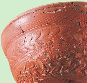 188. Vasija de mesa, del tipo sigillata, del puerto romano de Oiasso (Irun), manufacturada en los talleres de Montans.© Xabi Otero