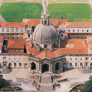 96. Au sanctuaire de Loyola, le portail est mis en ouvre de manire originale en convexit.© Paisajes Espaoles